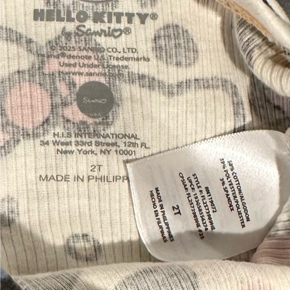 Hello Kitty Outfit - Picture 8 of 9